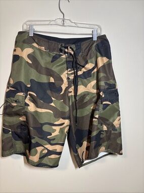 Quiksilver Men's Green Camo Cargo Board Shorts